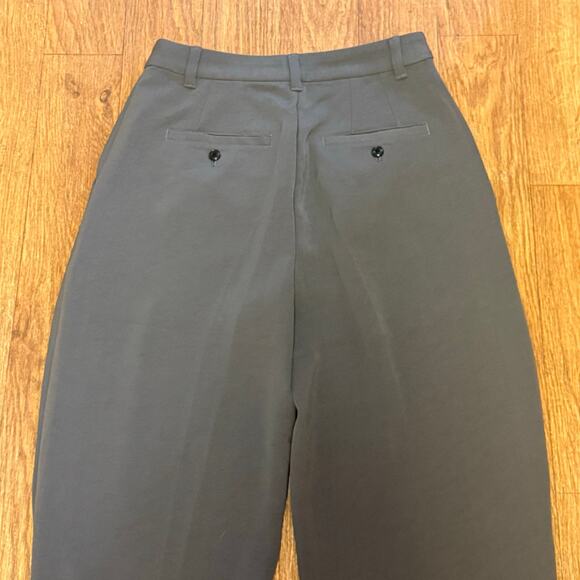 Madewell Pleated Tapered-Leg Pants in Easygoing Crepe Thunder Cloud Gray Size 4 - Picture 10 of 13